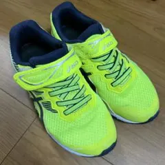 ASICS イエローベルクロスニーカー