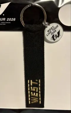 ストラップ WEST. 唯一無二 ワッペンが15個とストラップが1つのやつです♪