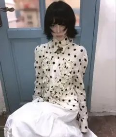 ドット柄 フリルデザイン ブラウス シャツ 長袖 個性派 水玉