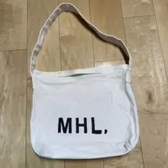 【MHL. 】ショルダーバック　ホワイト　キャンバス　トートバッグのサムネイル