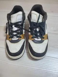 Nike エアフォース スニーカー ホワイト/ブラック/ゴールド