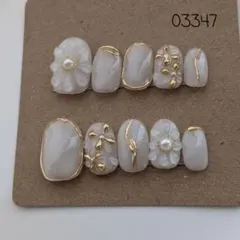 最終お値下げ【現品】ネイルチップ　ぷっくりフラワー　ホワイト　白