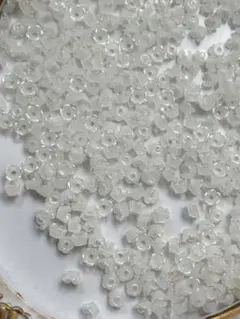 珍しい！！3mmお花ビーズ　めっちゃ小さいけどオーロラ加工でかわいいです♡