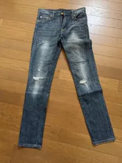 【新品】ユニクロ新品ダメージジーンズ