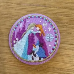 刺繍缶バッジ エルサとアナの刺繍ピンバッジ