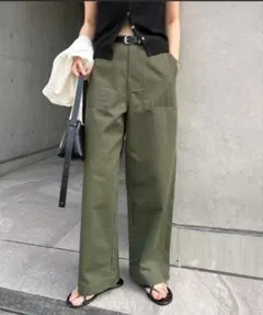 【新品未使用】アンドミー ワイド ベーカーパンツ カーキのサムネイル