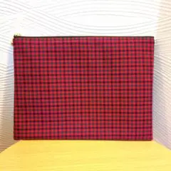 new！ちょっと大きめポーチ　ファミリア風チェック柄　赤