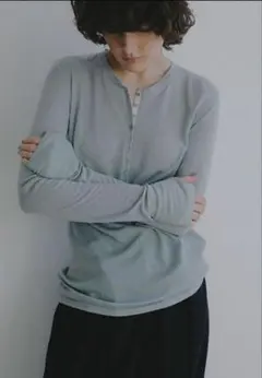 ウールフライスヘンリーネックプルオーバー　ブルー