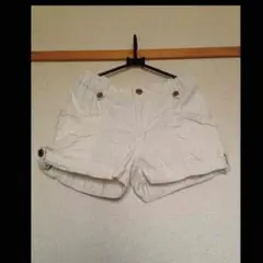 クリーム色のショーパン