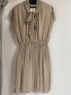 ベージュ 水玉模様 ドット柄 ワンピース　サイズ９号　Mサイズ