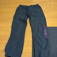 adidas トレーニングパンツ 黒 紫ロゴ