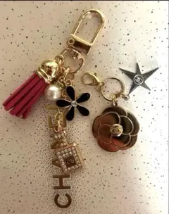 CHANEL　2025年ホリデーチャーム　　キーホルダー