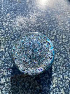 カラフル模様のガラス玉　青