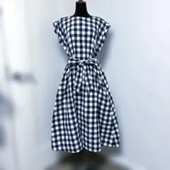 BEAMS HEART ネイビーとホワイトのチェック柄ロングワンピース