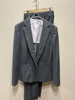 【美品】D'iana ストライプ グレー パンツスーツ　13号