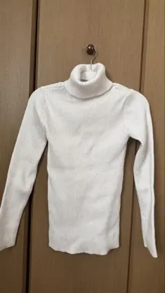 ホワイトニットタートルネック