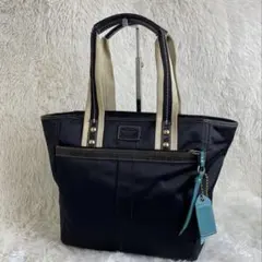 COACH コーチ ナイロン トートバッグ 黒 肩掛け A4収納可のサムネイル