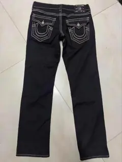 シンプルで着回し抜群、黒のストレートデニムLサイズ