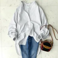 極美品 ビアズリー ストライプ バンドカラーロングシャツ 綿 ボリューム袖 白黒のサムネイル