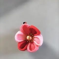 花デザイン ヘアクリップ 赤ピンク