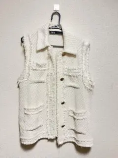 ZARA ツイードジレ　ベスト　ホワイト　フリンジ　金ボタン