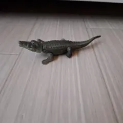ワニ フィギュア 約10cm グレー