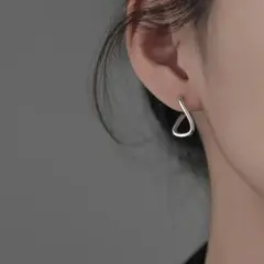 【シルバー】変形デザインワンタッチピアス R7P014