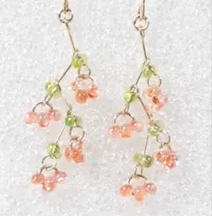 ファルファーレチェコビーズのジグザグピアス　桃色のお花