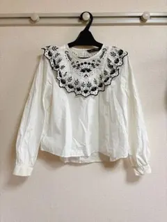 ZARA WOMAN 刺繍付きホワイトブラウス