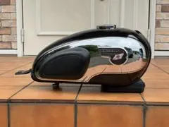W650 純正タンク クロームバージョン ブラック/メッキのサムネイル