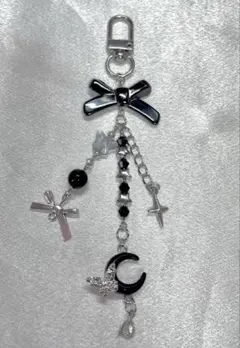 ビーズキーホルダー y2k 韓国 月 蝶々 リボン 黒 シルバー