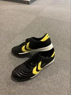 黒/黄 ストライプデザイン サッカーシューズ