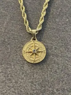 ゴールド コイン ネックレス　コンパスモチーフ