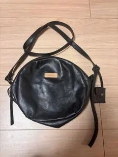 【美品】toleur トーラ　レディース　ショルダーバッグ　円形　丸型　レザー