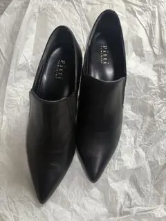 Pitti FEMININE ブラック パンプスのサムネイル