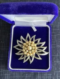 レトロ　花形シルバーブローチ