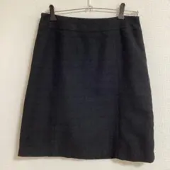 a.v.v ひざ丈スカート　ブラック光沢感あり