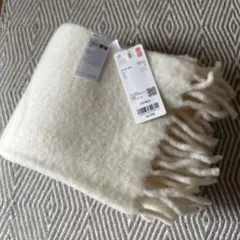 新品　ユニクロ　UNIQLO チャンキーストール　マフラー　白