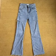ハイウエスト フレアデニム カットオフ スリット入りのサムネイル