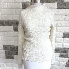 美品【misty woman】ミスティウーマンしわ加工 長袖 ハイネック F白