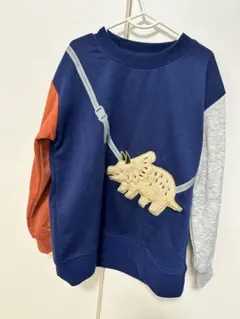 恐竜刺繍付き　裏起毛トレーナー