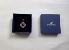 スワロフスキー　花モチーフ ゴールド ネックレス 約40cm