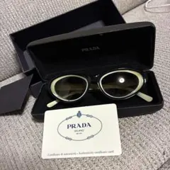 ビンテージPRADA サングラス キャットアイ ブラック×アイボリーのサムネイル