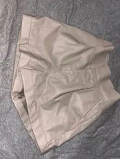 ベージュ ハイウエストショートパンツ