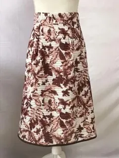 新品未使用タグ付きジルスチュアート花柄模様、パンチ穴風シースルー涼しげなスカートのサムネイル