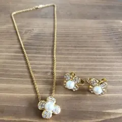 ネックレスとイヤリングのセット