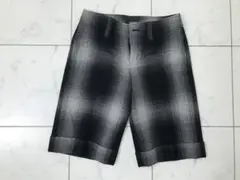 BURBERRY LONDON グレーと黒のチェック柄ショートパンツ