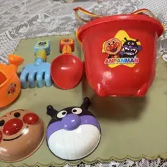 アンパンマン 砂遊びセット バケツ スコップ じょうろ　砂型　美品のサムネイル