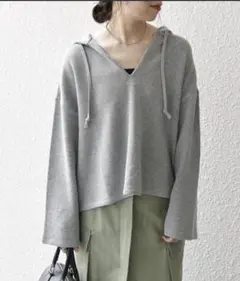 お値下げ⭐️新品タグ付き⭐️シップス エニィ サカリバフードショートプルオーバーのサムネイル