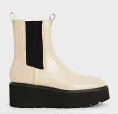 CHARLES & KEITH サイドゴアブーツ 厚底 クリーム色のサムネイル